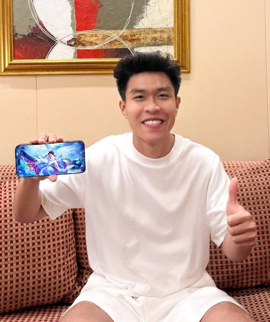 越南 U23 因击打拜合拉木被红牌罚下的后卫范理德赛前还在晒《原神》的抽卡照片