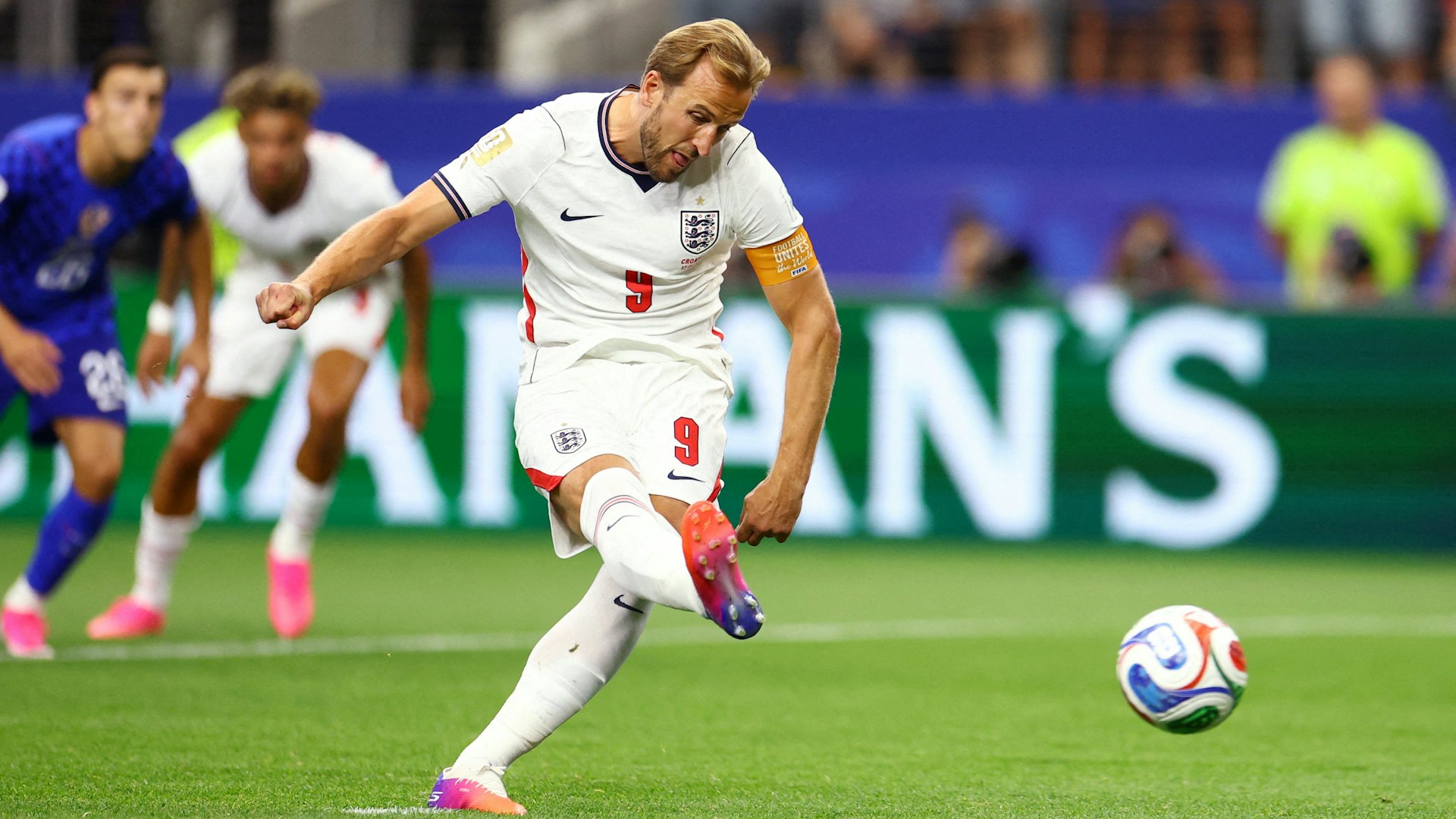 英格兰狂轰4球拿下 世界杯 首胜